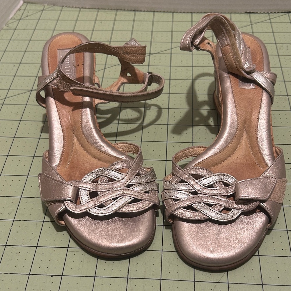 BeautiFeel Women's Silver and Gold Strappy Sandals